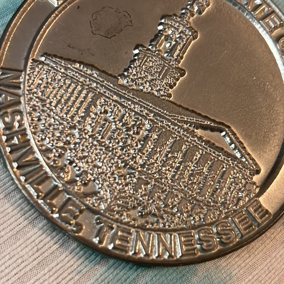 Vintage Nashville Tennessee Souvenir Coin Tennessee State Capital Pewter Medal - Picture 4 of 6